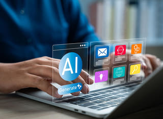Inversor principiante en cripto que aprende las bases del trading automático con inteligencia artificial